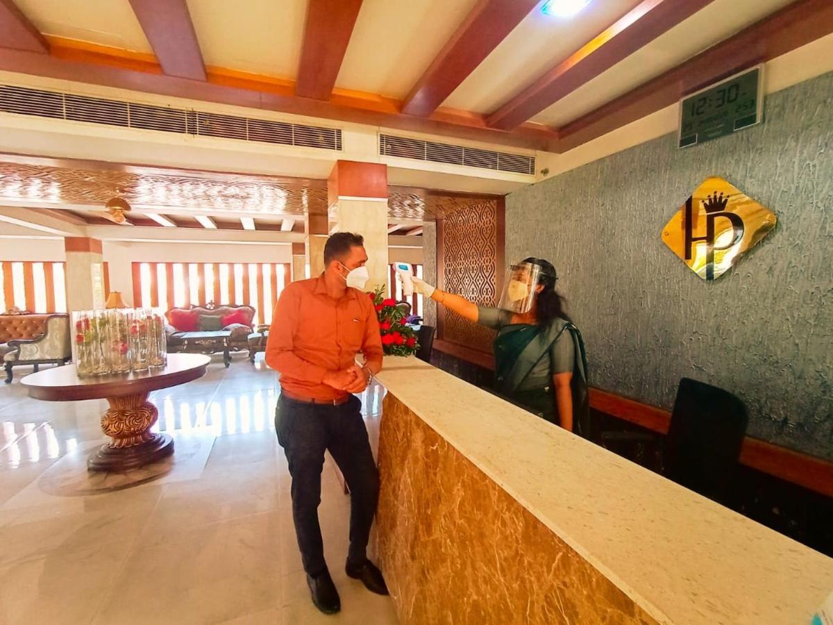 ヒル パレス ホテル＆スパ Kochi エクステリア 写真