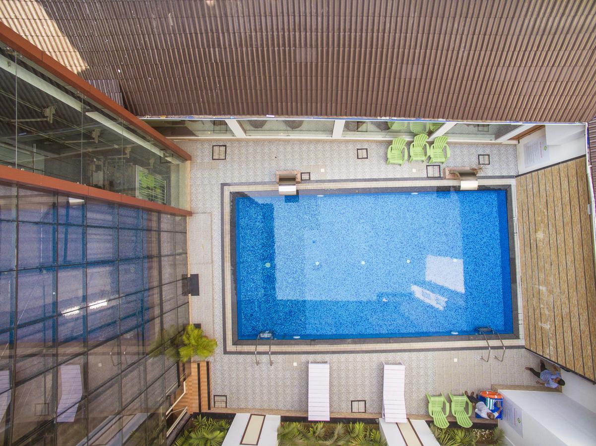 ヒル パレス ホテル＆スパ Kochi エクステリア 写真