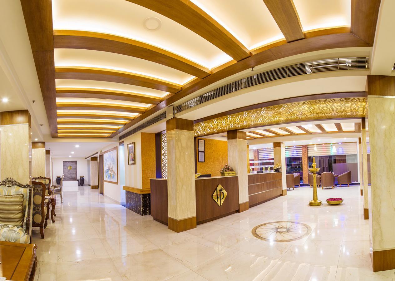 ヒル パレス ホテル＆スパ Kochi エクステリア 写真